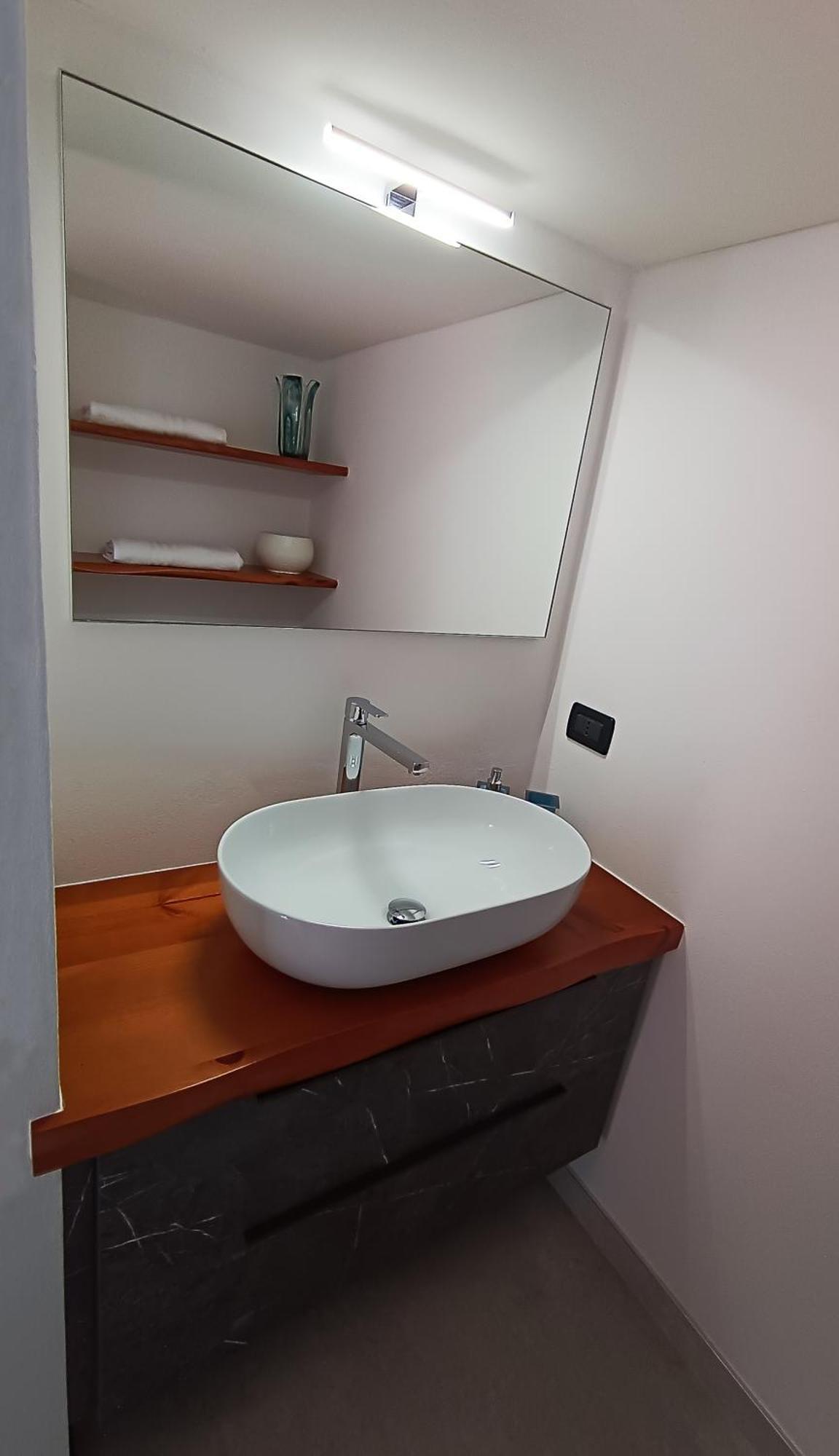 La Casa Sulla Roccia Otel Pisogne Dış mekan fotoğraf
